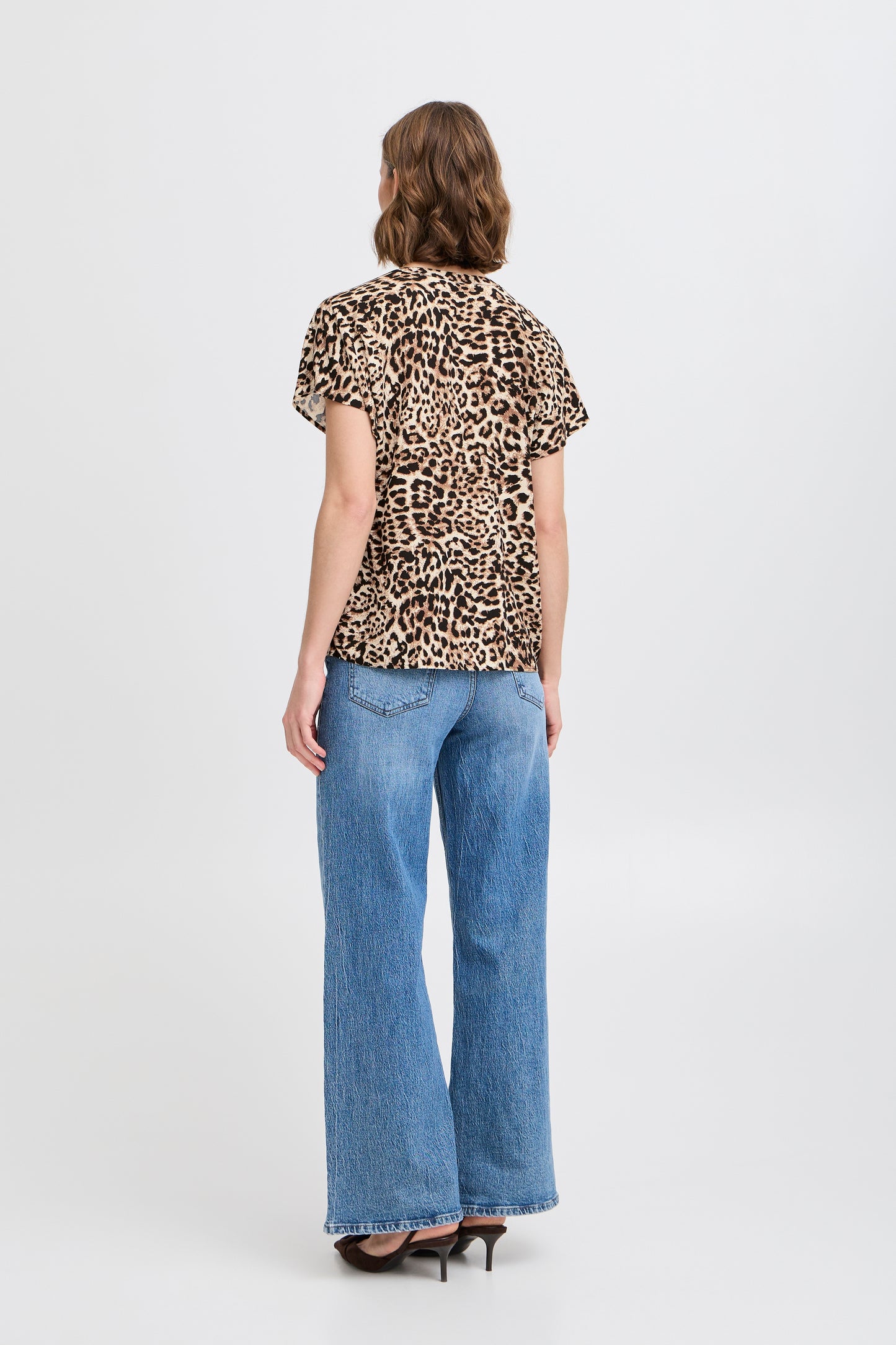 BY - Mmjoella Leopard Print V-Neck Top 2 - Birch Leopard